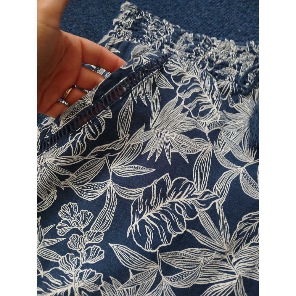 Briggs New York Blue Shorts with White Floral Pattern, Pockets, Medium - Picture 3 of 8